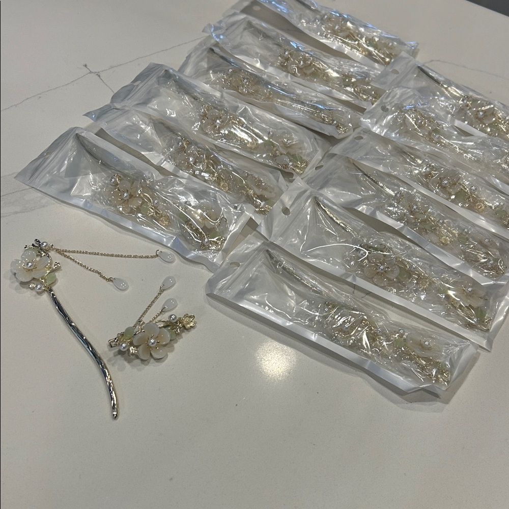 NWT Elegant Floral Silver and Gold Hairpin set of 13